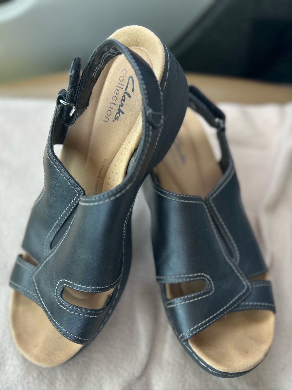 Clarks Black Leather Open-Toe Wedge Sandals size 9 wide